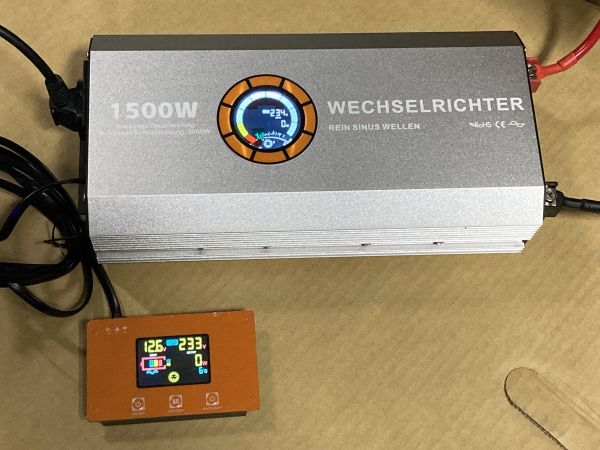 Інвертор Wechselrichter 1500W вхід DC 12V, вихід AC 220V/230V, 1500Вт (пікова 3000Вт), чиста синусоїда, USB 5V DC, LED дисплей, зовнішній  пульт керування. 2.7 кг