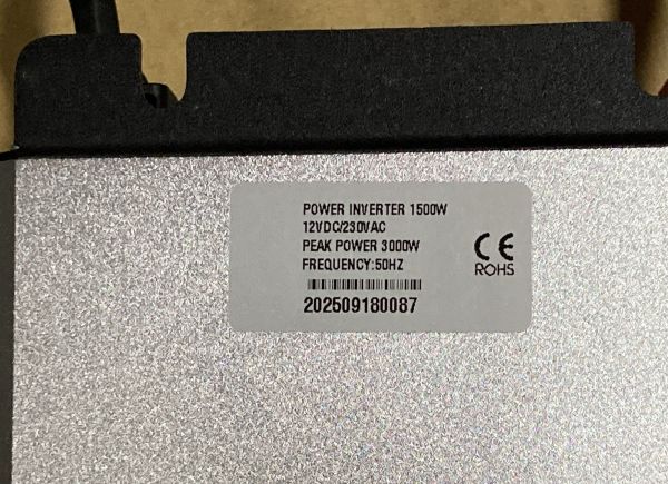 Інвертор Wechselrichter 1500W вхід DC 12V, вихід AC 220V/230V, 1500Вт (пікова 3000Вт), чиста синусоїда, USB 5V DC, LED дисплей, зовнішній  пульт керування. 2.7 кг