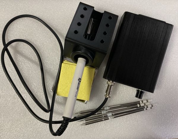Паяльна станція QUICKO T12-952 на жалах Hakko T12 108Вт,  220В, OLED, автовідключення. в комплекті жало T12-KU - 1 шт