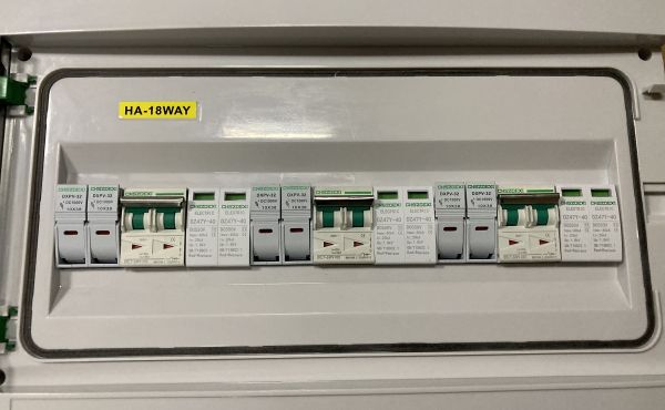 Щит захисту OEM DC550V Fuse 25А, 3 входи, 3 вихлди (TOPV18-550-3-3)