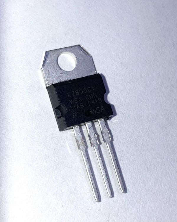 Транзистор STMicroelectronics L7805CV стабілізатор напруги (5V; 1.0A), TO-220